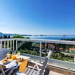 شقة Knego - Two Bedroom With Balcony And Sea View مْليني