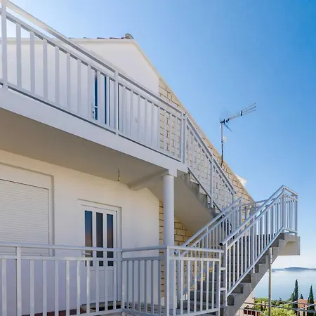 Knego - Two Bedroom With Balcony And Sea View Apartment *