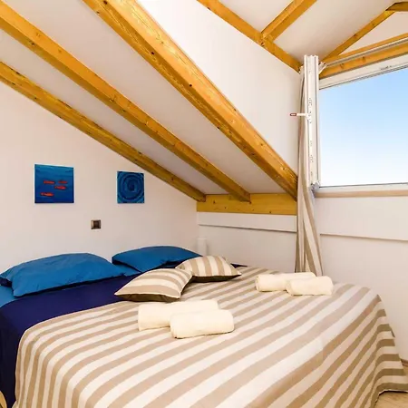 Knego - Two Bedroom With Balcony And Sea View Apartment Mlini