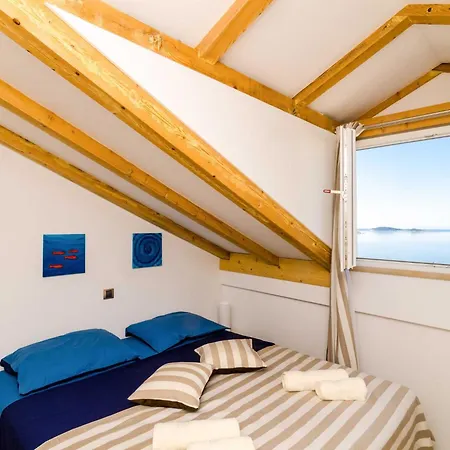 Knego - Two Bedroom With Balcony And Sea View * 믈리니