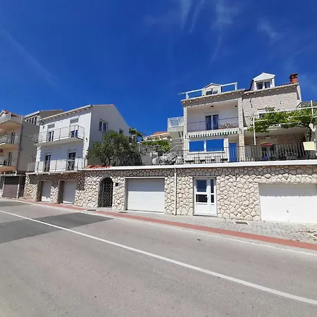 Knego - Two Bedroom With Balcony And Sea View Apartment