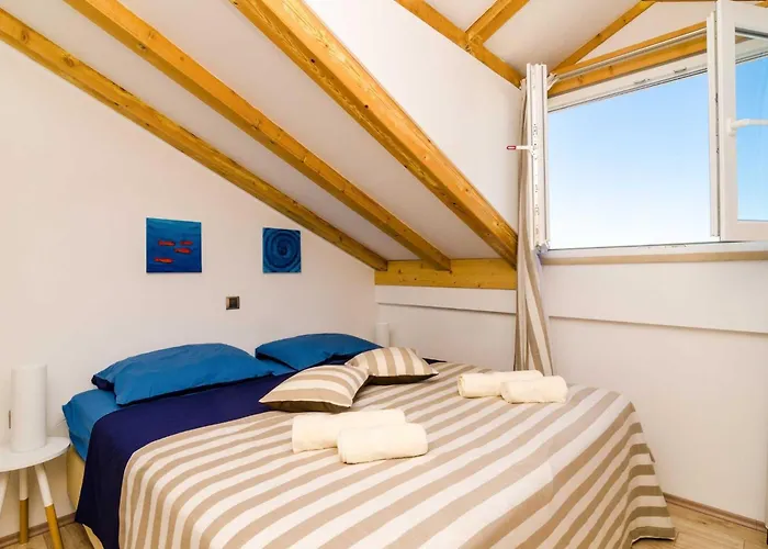 Knego - Two Bedroom With Balcony And Sea View Appartement Mlini