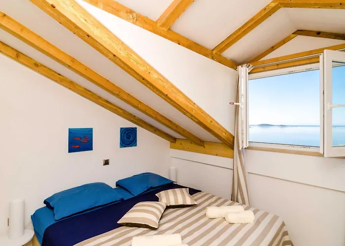 Knego - Two Bedroom With Balcony And Sea View * 米利尼