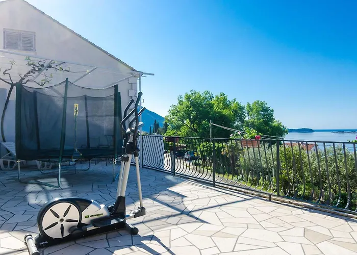 Knego - Two Bedroom With Balcony And Sea View Appartement Mlini