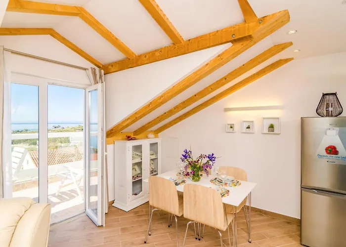 Knego - Two Bedroom With Balcony And Sea View Appartement